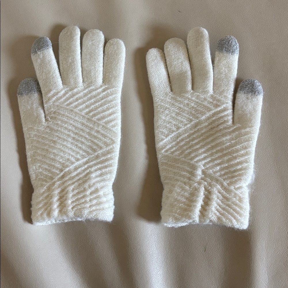 Cream white tech friendly soft gloves - Picture 2 of 4